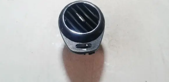 Alfa Romeo 147 Dash center air vent grill