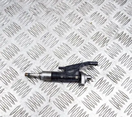 BMW 2 F22 F23 Fuel injector 0261500539 7639990