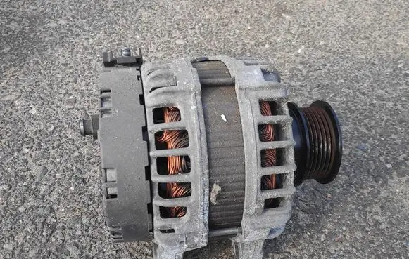 Volvo V40 Generator/alternator 30659580