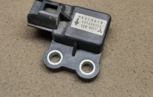Mitsubishi Pajero Sport I Airbag deployment crash/impact sensor MR475078