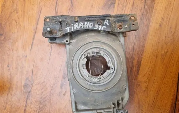Nissan Terrano Headlight/headlamp 2151139R
