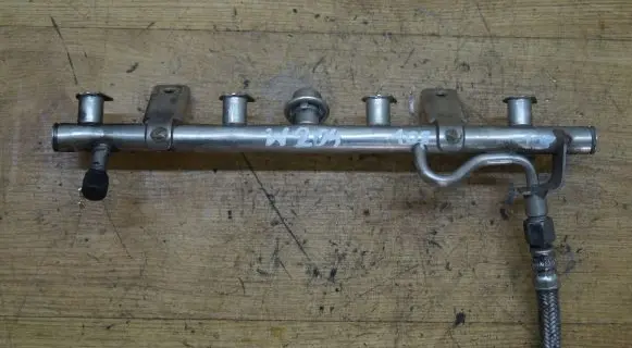 Mercedes-Benz C W204 Fuel main line pipe A2720780092