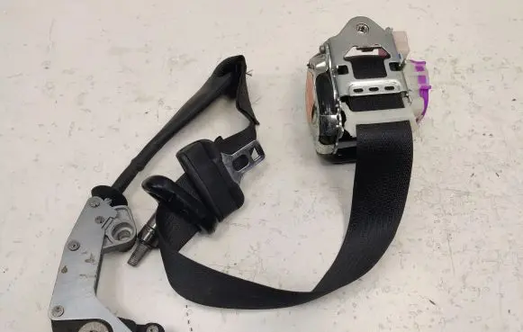 Ford Mustang VI Front seatbelt FR3B63612D64AG3ZHE TID122 2462736D52AC
