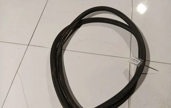 Volkswagen Golf V Rubber seal front coupe door 