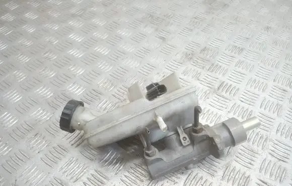 Master brake cylinder