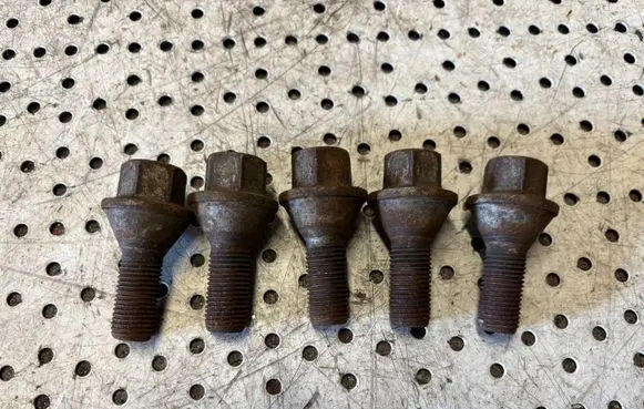 Renault Trafic III (X82) Nuts/bolts 