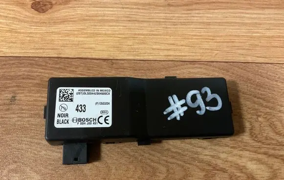 Opel Insignia A Door central lock control unit/module 13503204