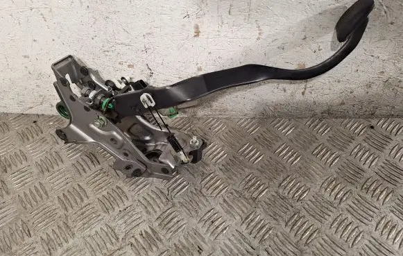 Toyota Avensis T270 Clutch pedal 3130120600 5510720490