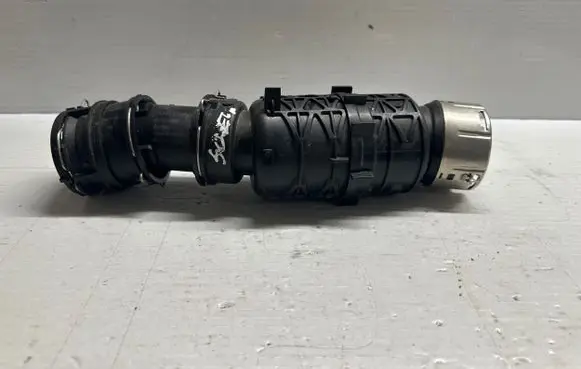 Volvo XC90 Intercooler hose/pipe 32325435