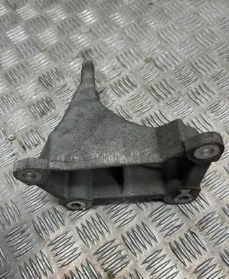 Jeep Cherokee IV KK Engine mounting bracket 121AE
