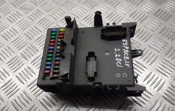 Renault Espace IV Fuse box cover 8200004201E