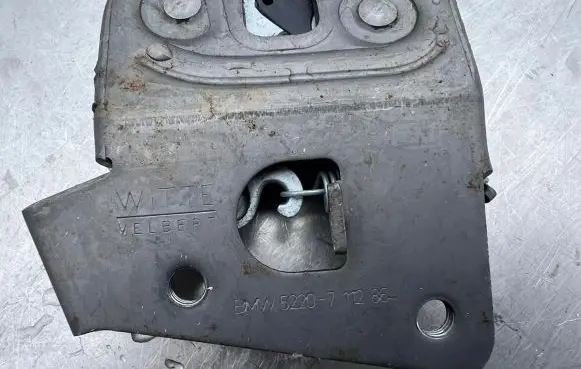 BMW 3 E90 E91 Seat back rest lock catch 7112864