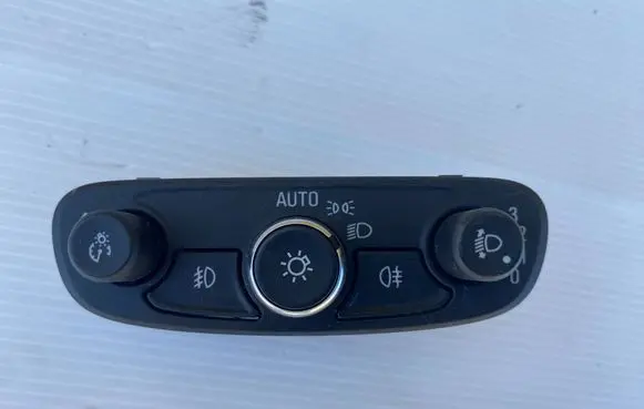 Opel Insignia B Light switch 39121795 02057D F5A012D