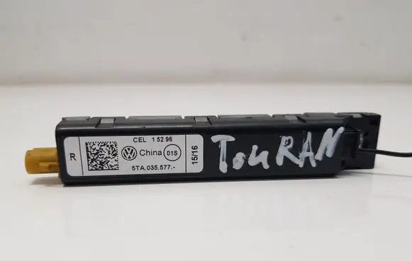 Volkswagen Touran III Aerial antenna amplifier 5TA035577