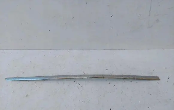 Mercedes-Benz GLK (X204) Front door glass trim molding 2047200580