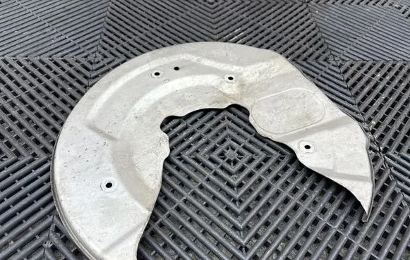 Volvo XC90 Front brake disc dust cover plate 31445108