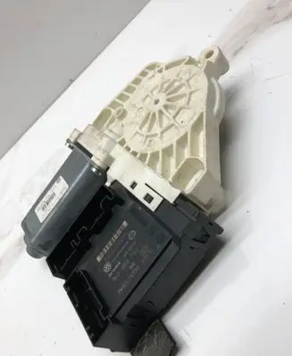 Volkswagen PASSAT B6 Front door window regulator motor 1K0959702P 981239350 981675113