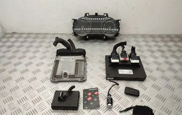 Volkswagen PASSAT B8 Engine ECU kit and lock set 04L907309R 0281031066 5Q0937086BC