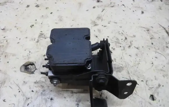 Nissan X-Trail T32 ABS Pump 476604CC3A