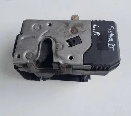 Opel Astra G Front door lock 2444015