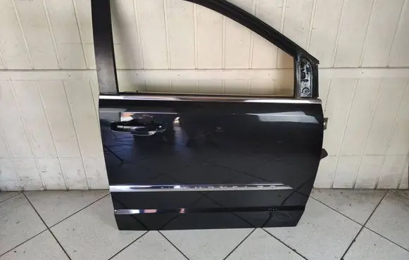 Chrysler Town u0026 Country V Front door