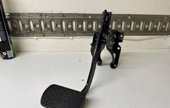 Mercedes-Benz Sprinter W906 Brake pedal A1232910082