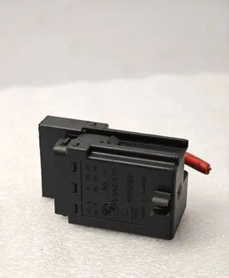 BMW 5 E39 Glow plug pre-heat relay 2246473 72RB501
