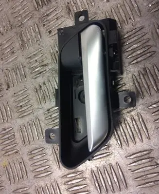 Nissan Qashqai J12 Front door interior handle 806706ua0a