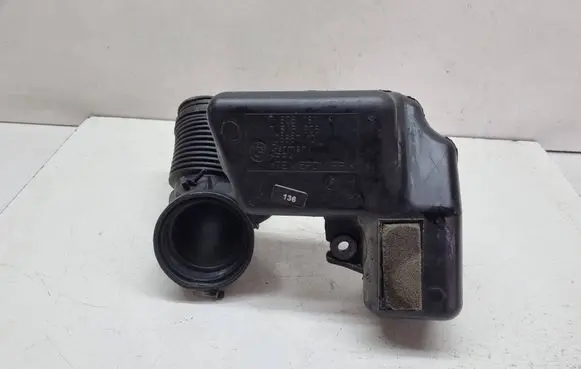 BMW 3 E46 Air intake duct part 7506181