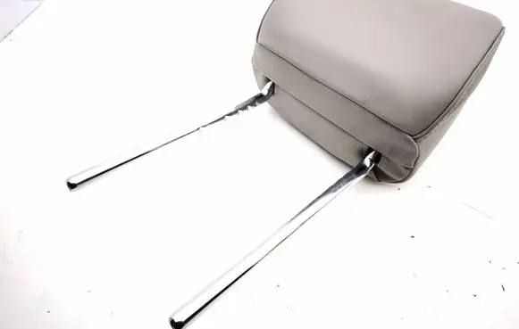 KIA Sportage Front seat headrest 