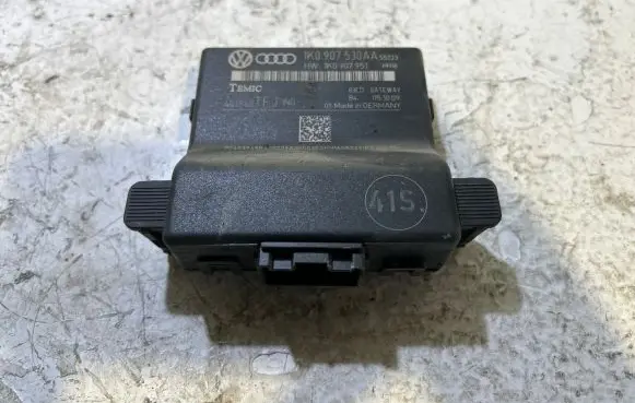 Volkswagen Golf VI Gateway control module 1K0907530AA 051009 1K0907951
