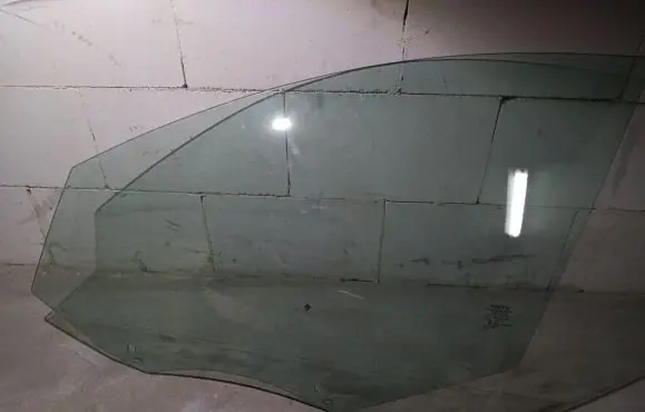 Volvo XC60 Front door window glass four-door