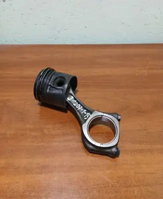 Iveco Daily 35.8 - 9 Piston with connecting rod 504057276