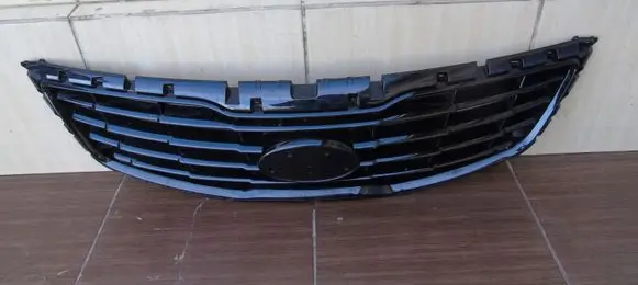 KIA Sportage Front bumper upper radiator grill 863503U510