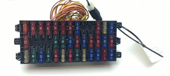 Nissan Primastar Fuse module 240182533R