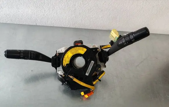 Subaru Legacy Indicator stalk 83111AG05 17D683