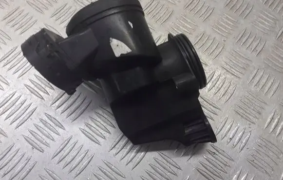 Volkswagen Polo IV 9N3 Breather hose/pipe V10-2255