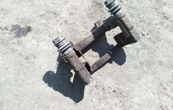 Opel Zafira A Brake caliper pad carrier rear 