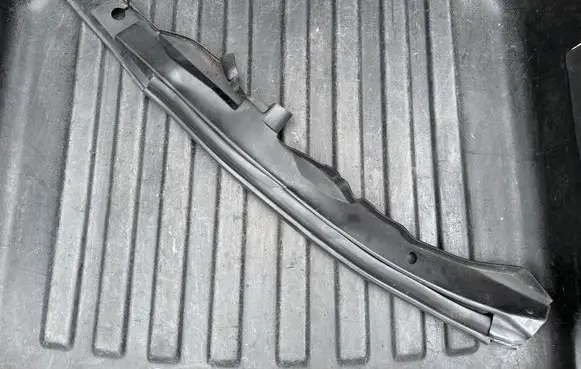 Infiniti M30 Fender end trim 658201MA0A