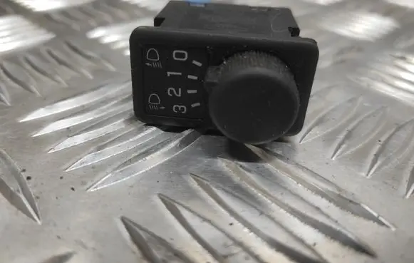 Nissan Primera Headlight level height control switch 37044A