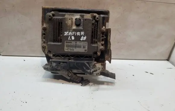 Opel Zafira B Engine control unit/module 0281014452 55566279 1039S22942