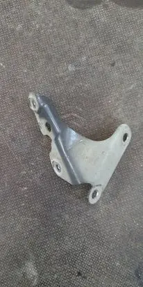 Audi Q7 4L Fender mounting bracket 4L0821135
