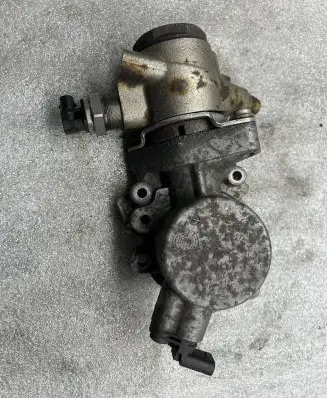 Audi A4 S4 B8 8K Fuel injection high pressure pump 06E103535A