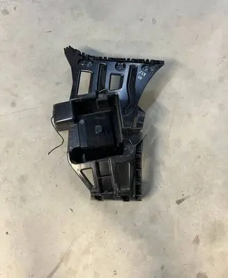 BMW X1 F48 F49 Bumper support mounting bracket corner 7332318 51127332318
