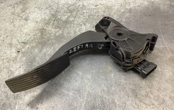 Opel Zafira C Accelerator throttle pedal 6PV00976511 06112018 13253781