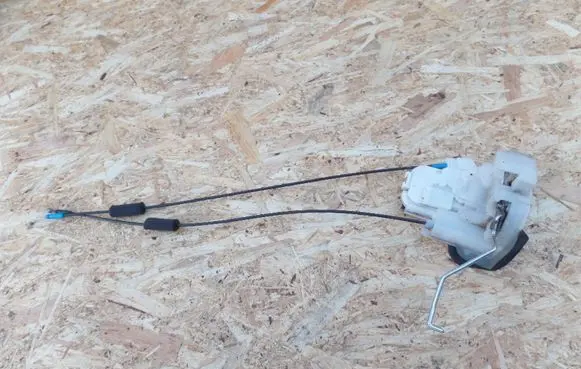 Subaru Legacy Front door lock