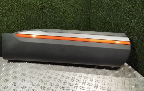 Rear door trim (molding)
