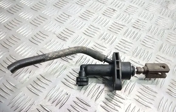 Suzuki SX4 Clutch slave cylinder 2381079J20 KG15697