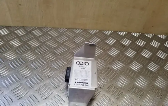 Audi A2 Sound amplifier 8Z0035223