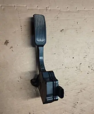 Toyota RAV 4 (XA30) Accelerator throttle pedal 7811042010